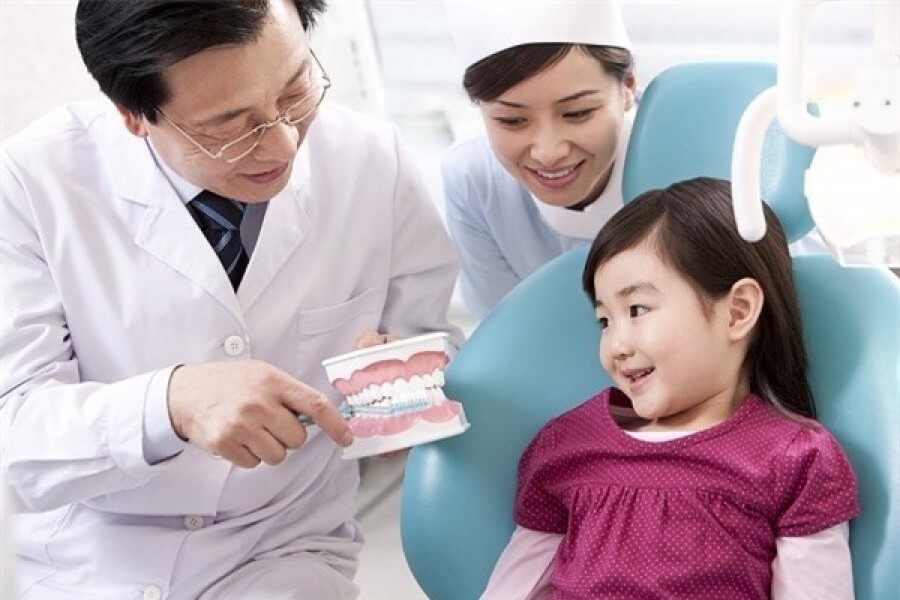 Bệnh sâu răng ở trẻ em là một bệnh do hậu quả của tổng hợp các yếu tố