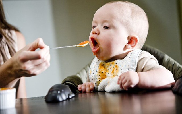 Chia nhỏ bữa ăn trong ngày giúp bé đỡ ngán nên hào hứng hơn khi ăn